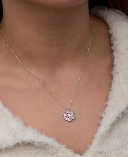 Gümüş Pembe Kalpli Çiçek Kadın Kolye