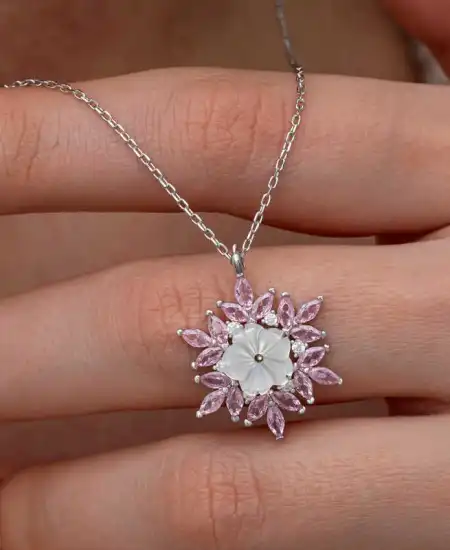Gümüş Pembe Lotus Desenli Çiçek Kadın Kolye