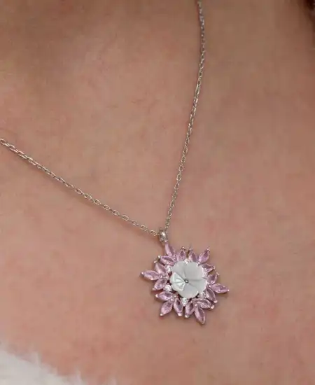 Gümüş Pembe Lotus Desenli Çiçek Kadın Kolye