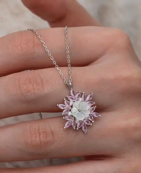 Gümüş Pembe Lotus Desenli Çiçek Kadın Kolye
