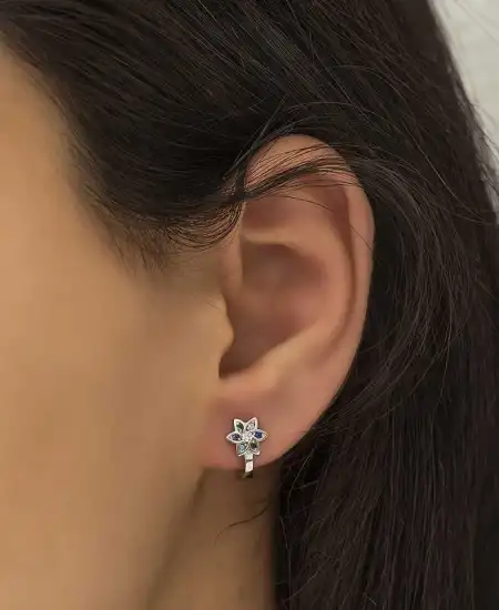 Gümüş Renkli Çiçek Bayan Küpe