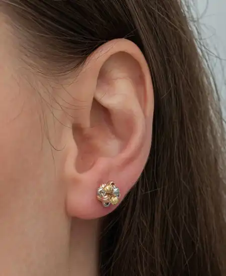 Gümüş Renkli Dorika Kadın Çivili Küpe