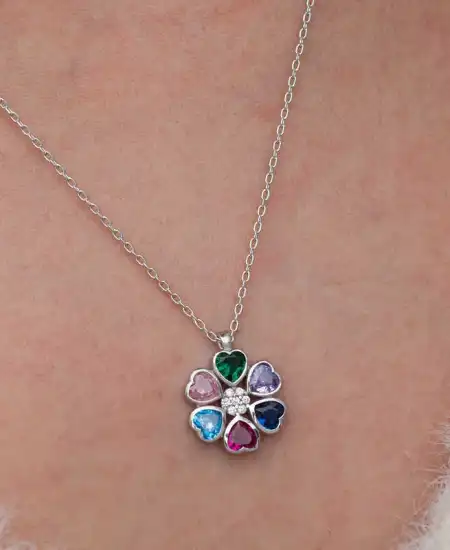 Gümüş Renkli Kalpli Çiçek Kadın Kolye