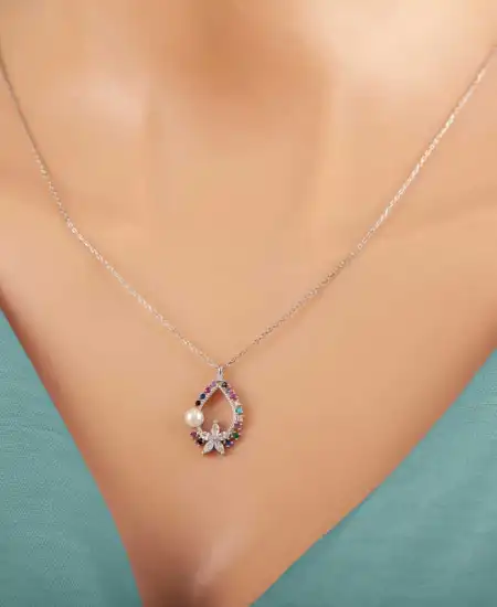 Gümüş Renkli Taşlı Çiçekli Kadın Kolye