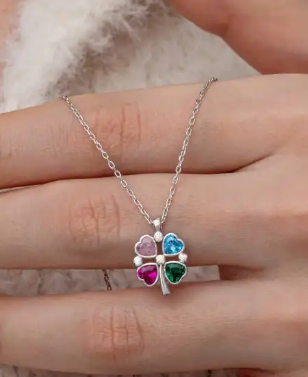 Gümüş Renkli Taşlı Kalp Figürlü Yonca Kolye