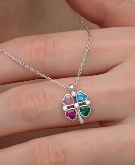 Gümüş Renkli Taşlı Kalp Figürlü Yonca Kolye