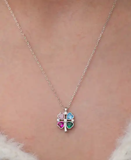 Gümüş Renkli Taşlı Kalp Figürlü Yonca Kolye