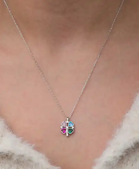 Gümüş Renkli Taşlı Kalp Figürlü Yonca Kolye