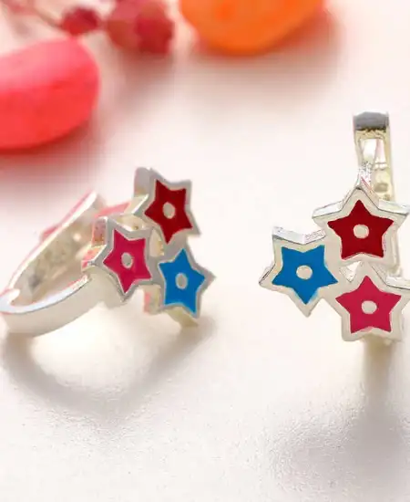 Gümüş Renkli Üç Yıldız Çocuk Küpesi