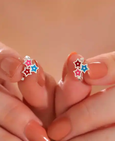 Gümüş Renkli Üç Yıldız Çocuk Küpesi