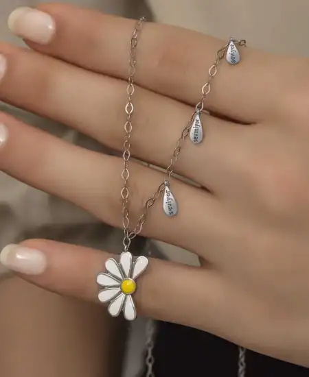 Gümüş Rodyum Papatya Seviyor Sevmiyor Bayan Kolye