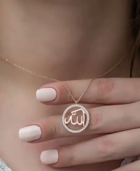 Gümüş Rose Arapça Allah Yazılı Bayan Kolye