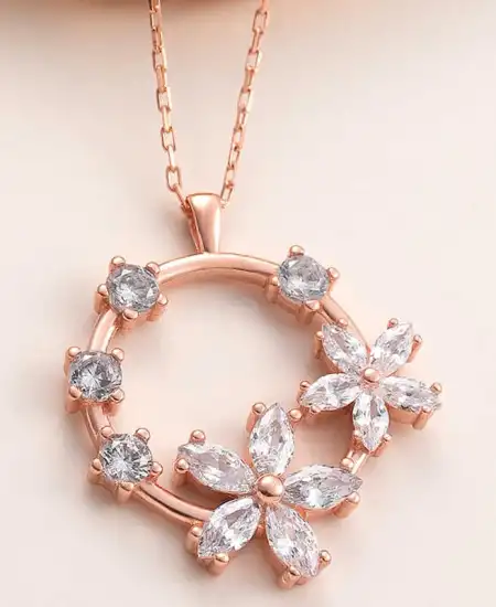 Gümüş Rose Beyaz Çiçek Kadın Kolye