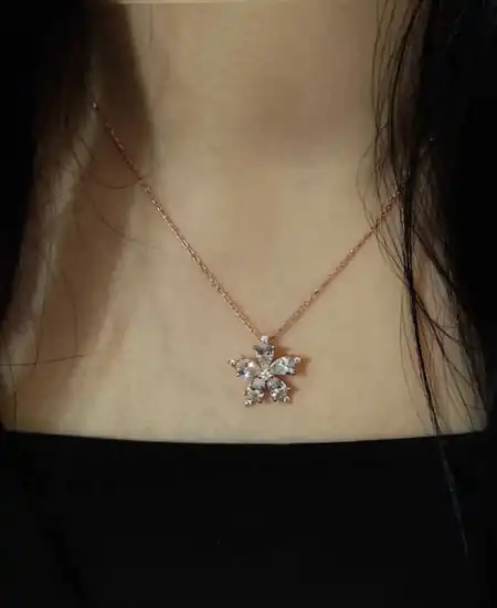 Gümüş Rose Beyaz Kamelya Çiçeği Kolye
