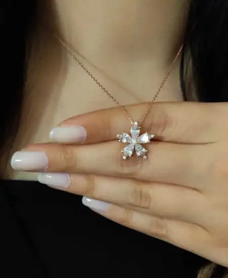Gümüş Rose Beyaz Kamelya Çiçeği Kolye