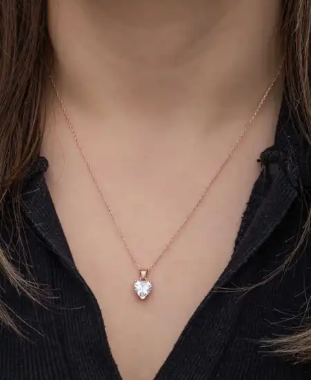 Gümüş Rose Beyaz Taşlı Kalpli Kadın Kolye