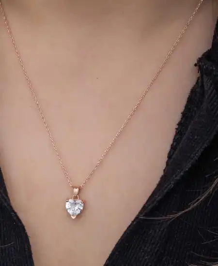 Gümüş Rose Beyaz Taşlı Kalpli Kadın Kolye