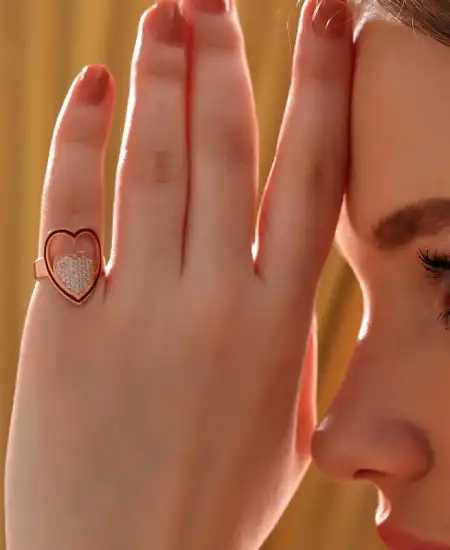 Gümüş Rose Beyaz Taşlı Kalpli Kadın Yüzük