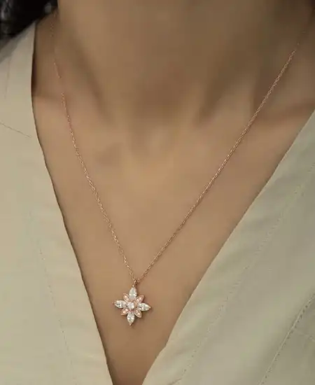 Gümüş Rose Beyaz Umut Çiçeği Kolye