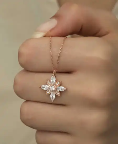 Gümüş Rose Beyaz Umut Çiçeği Kolye