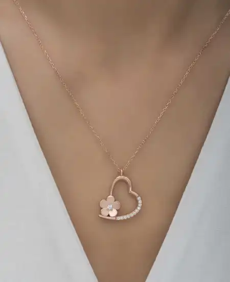 Gümüş Rose Çiçekli Kalp Kadın Kolye