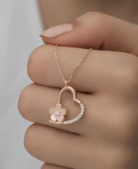 Gümüş Rose Çiçekli Kalp Kadın Kolye
