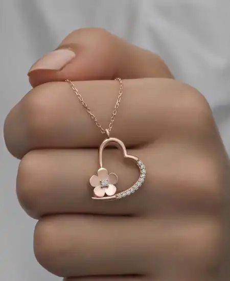 Gümüş Rose Çiçekli Kalp Kadın Kolye