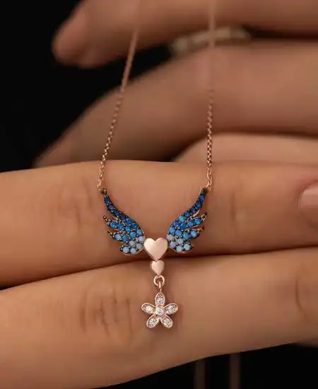 Gümüş Rose Çiçekli Kanatlı Kalpli Kolye