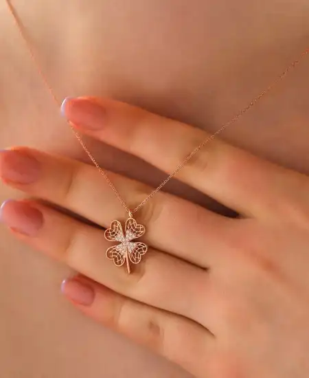 Gümüş Rose Dört Yapraklı Yonca Kadın Kolye