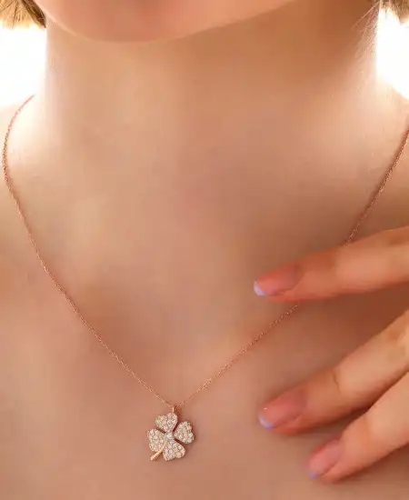 Gümüş Rose Dört Yapraklı Yonca Kadın Kolye