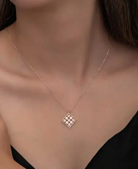 Gümüş Rose Dörtgen Zirkon Taşlı Kadın Kolye