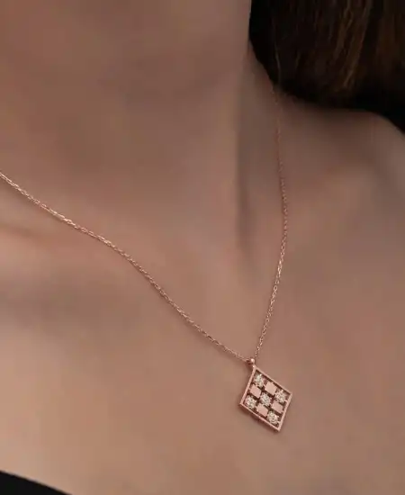 Gümüş Rose Dörtgen Zirkon Taşlı Kadın Kolye