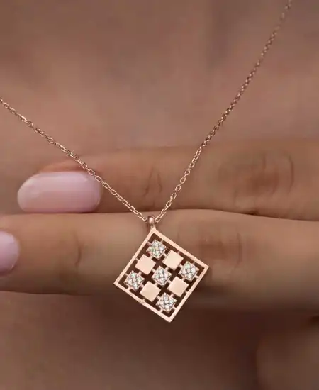 Gümüş Rose Dörtgen Zirkon Taşlı Kadın Kolye