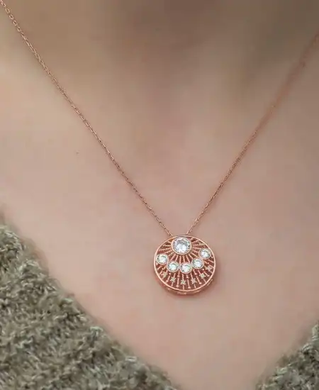Gümüş Rose Etnik Desenli Rose Bayan Kolye