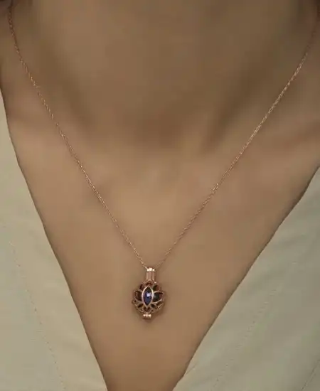 Gümüş Rose Kafesli Lotus Bayan Kolye