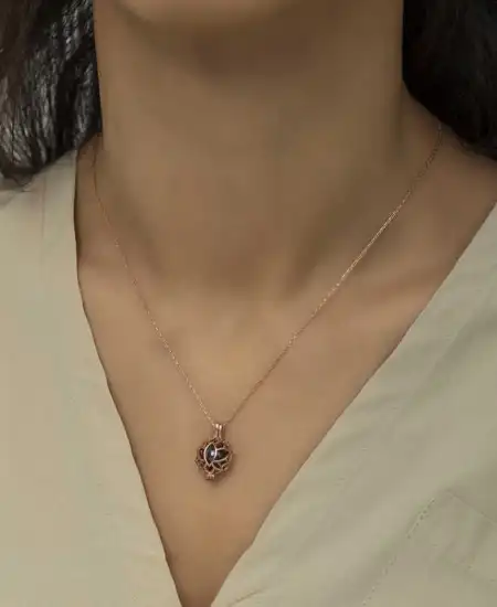 Gümüş Rose Kafesli Lotus Bayan Kolye
