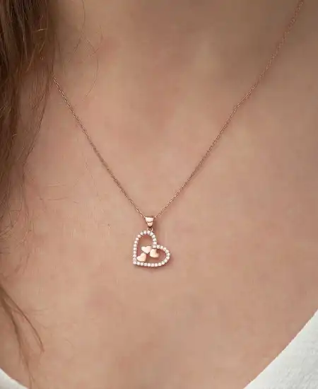Gümüş Rose Kalbin İçinde Üç Kalp Kolye