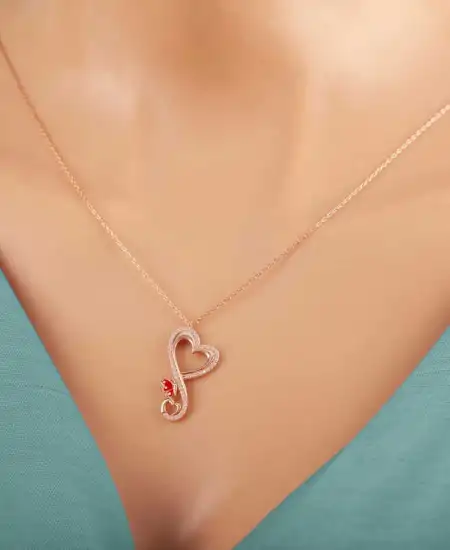 Gümüş Rose Kalpli Kelebek Kadın Kolye