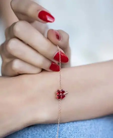 Gümüş Rose Kırmızı Kalpli Yonca Bayan Bileklik