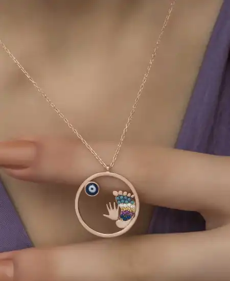 Gümüş Rose Nazarlı El Ve Ayak İzi Bayan Kolye