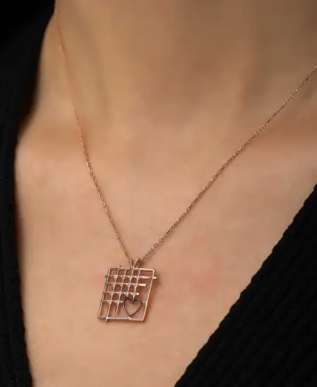 Gümüş Rose Parmaklıklar Arasındaki Aşk Kolye