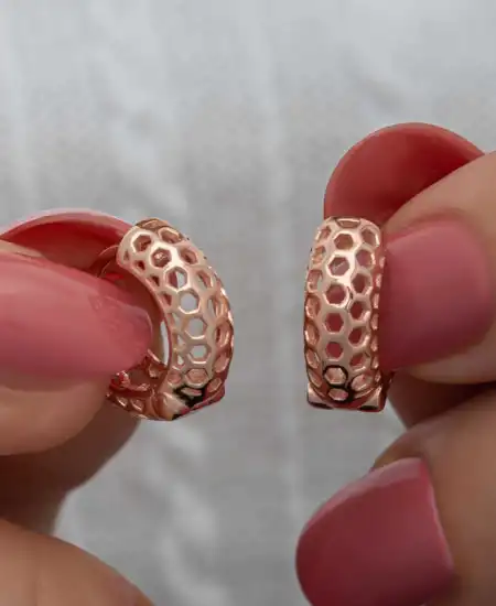 Gümüş Rose Petek Desenli Halka Kadın Küpe