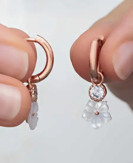 Gümüş Rose Sallantılı Manolya Çiçeği Kadın Küpe