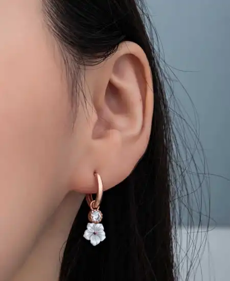 Gümüş Rose Sallantılı Manolya Çiçeği Kadın Küpe