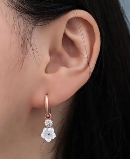 Gümüş Rose Sallantılı Manolya Çiçeği Kadın Küpe