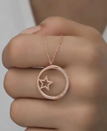 Gümüş Rose Yıldız Detaylı Halka Kadın Kolye