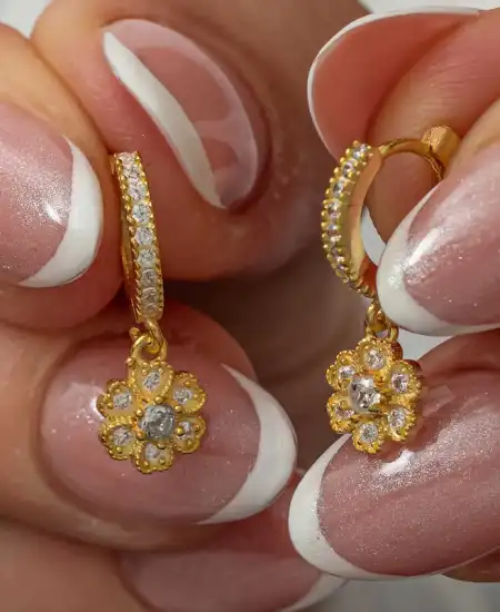 Gümüş Sallantılı Gold Minimal Çiçek Kadın Küpe