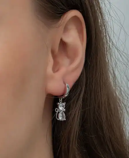 Gümüş Sallantılı Kedi Kadın Küpe