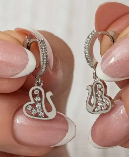 Gümüş Sallantılı Kuğu Kadın Küpe