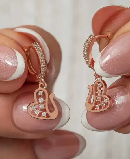 Gümüş Sallantılı Rose Kuğu Kadın Küpe